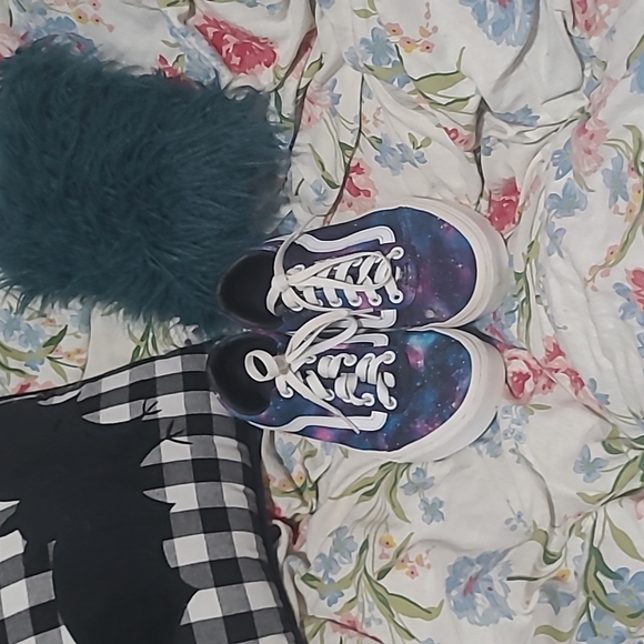 Shoes - Picture 3 of 4